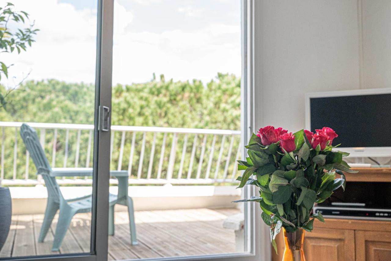 Apartment Le Farniente: Beachside Retreat With Terrace, Wi-fi & Parking