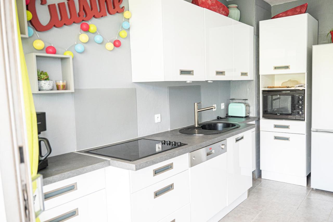 Apartment Le Farniente: Beachside Retreat With Terrace, Wi-fi & Parking *