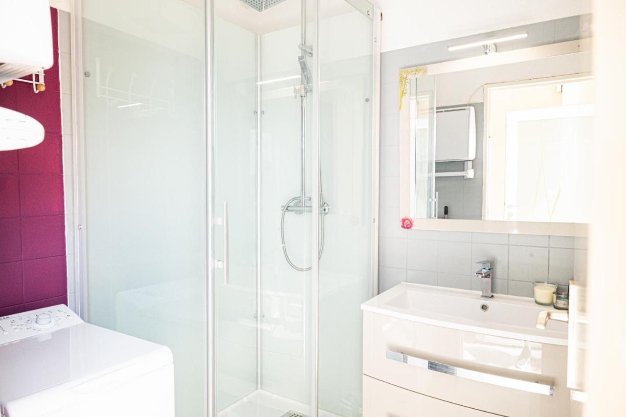 Apartment Le Farniente: Beachside Retreat With Terrace, Wi-fi & Parking *